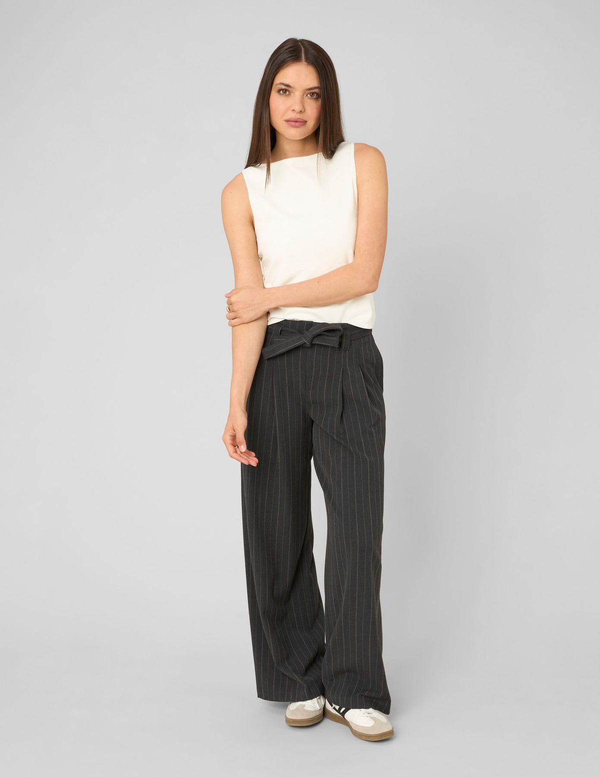 Pantalon en flanelle ceinturé à rayures - 1