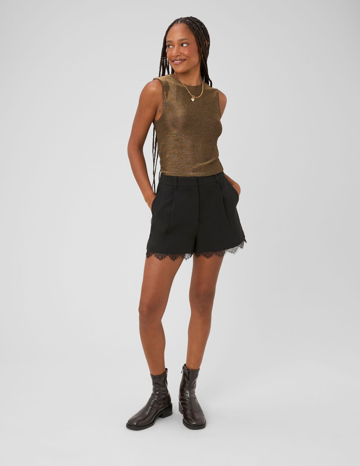 Short court city dentelle - 1