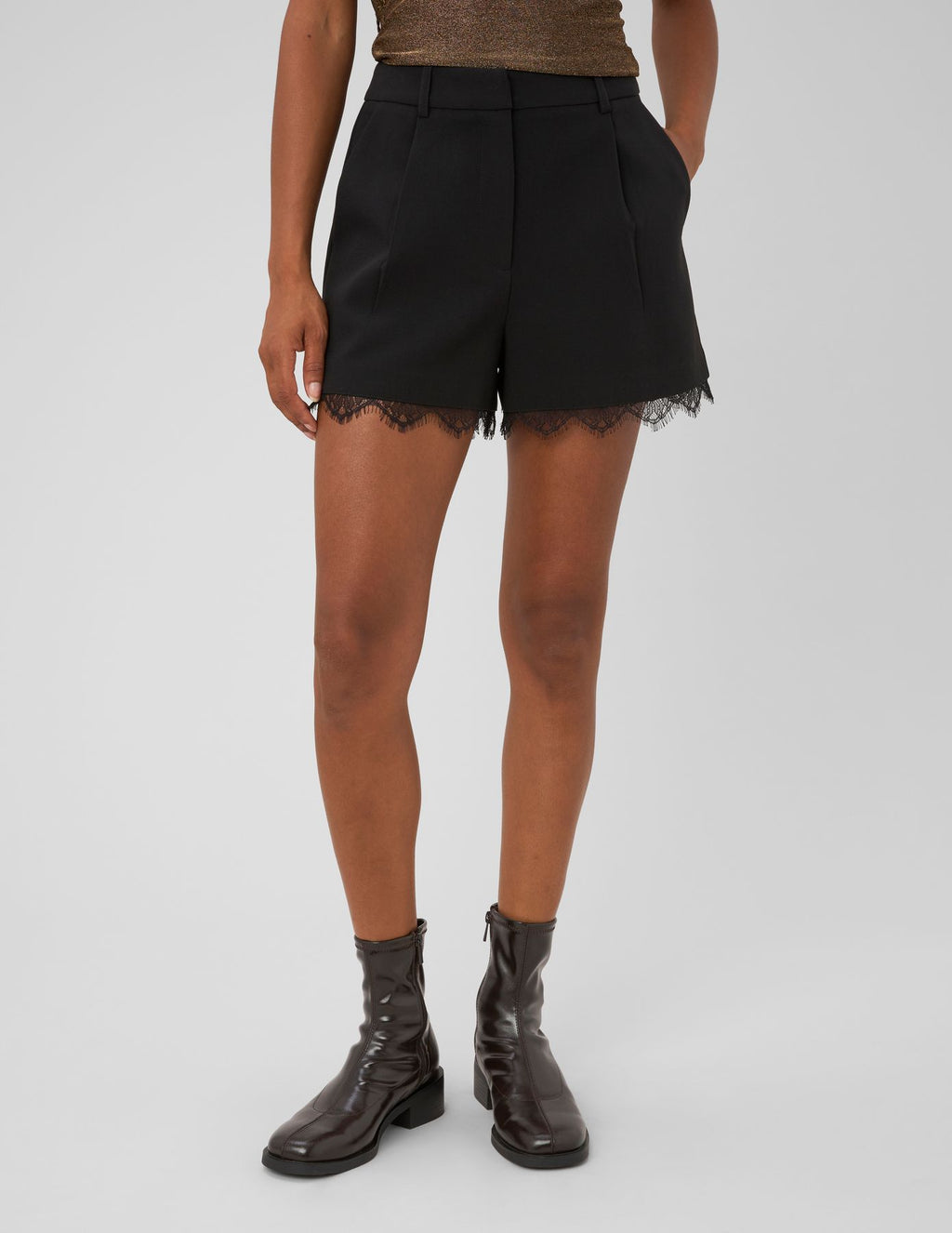 Short court city dentelle - 2